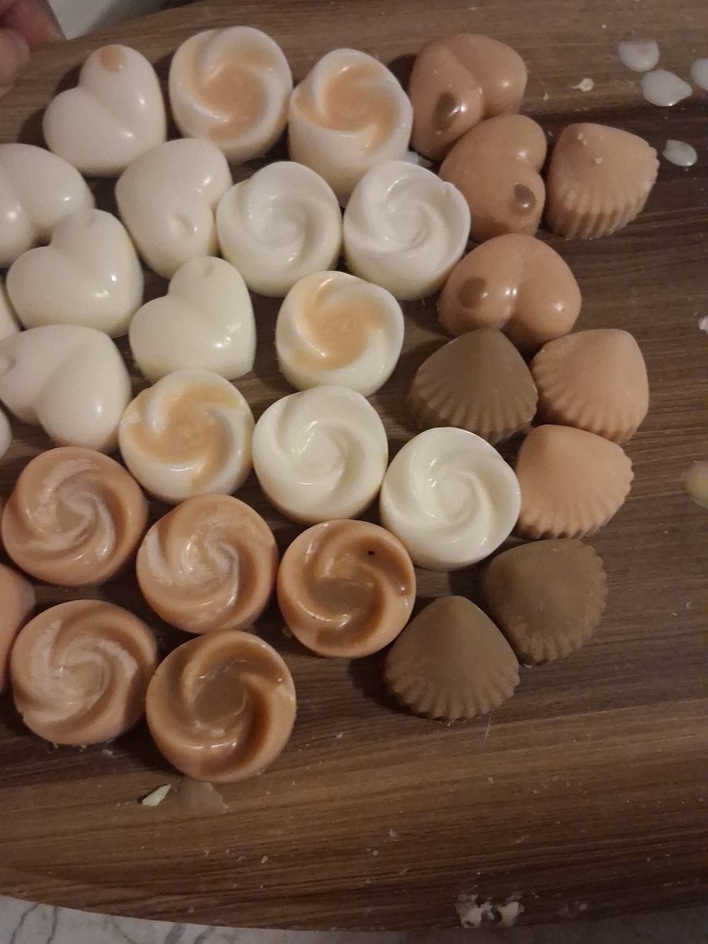 Handcrafted Heart & Rose Soy Wax Melts - Cream and Tan